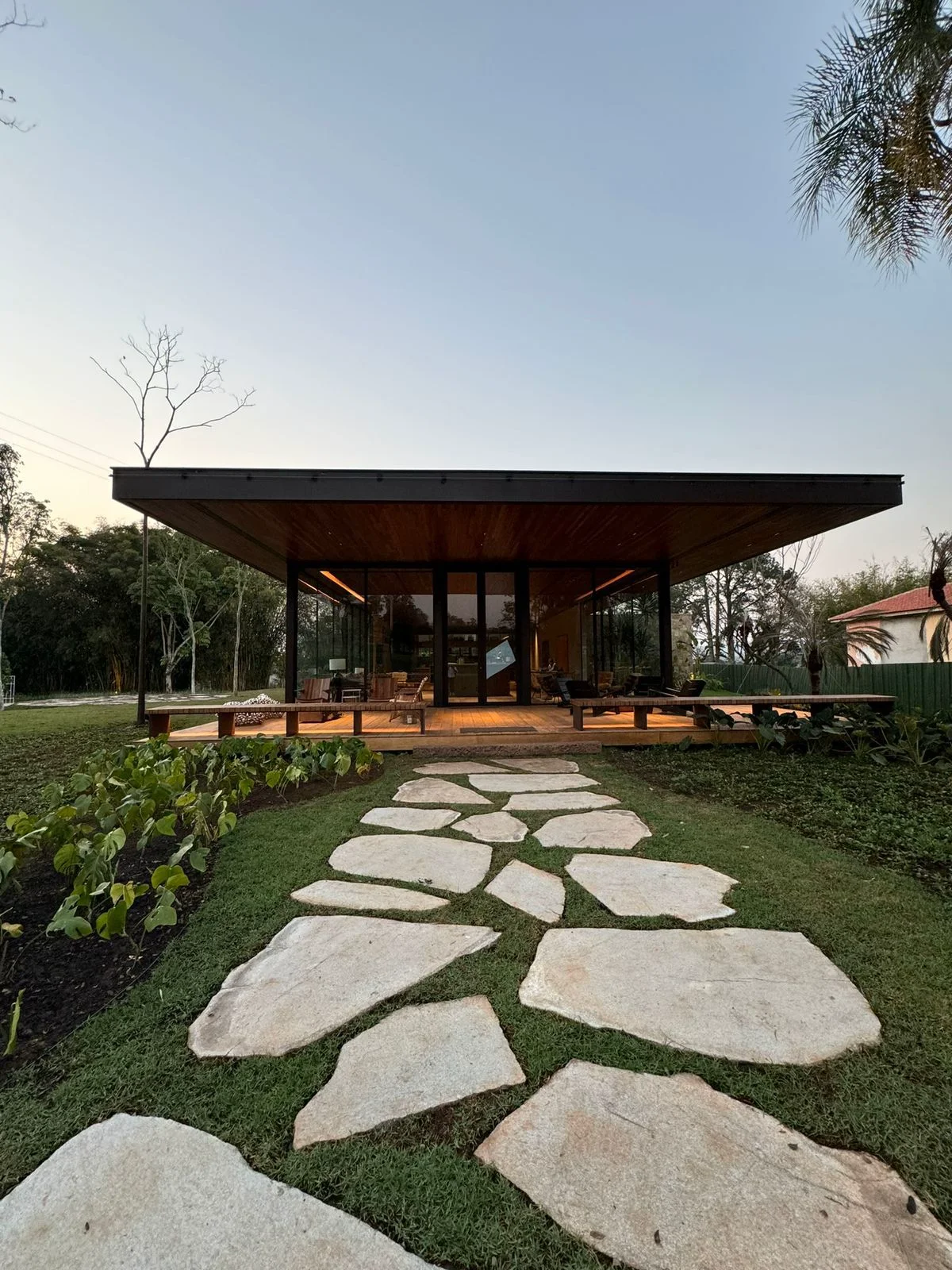 SPA e piscina com borda infinita da Fazenda Vista Verde com vista para a paisagem do interior
