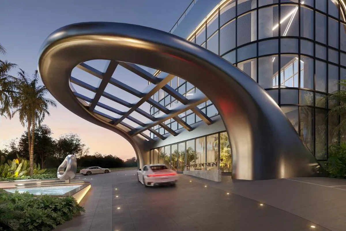 Porte-cochère em arco do Square Design Residence, com a obra de arte na entrada